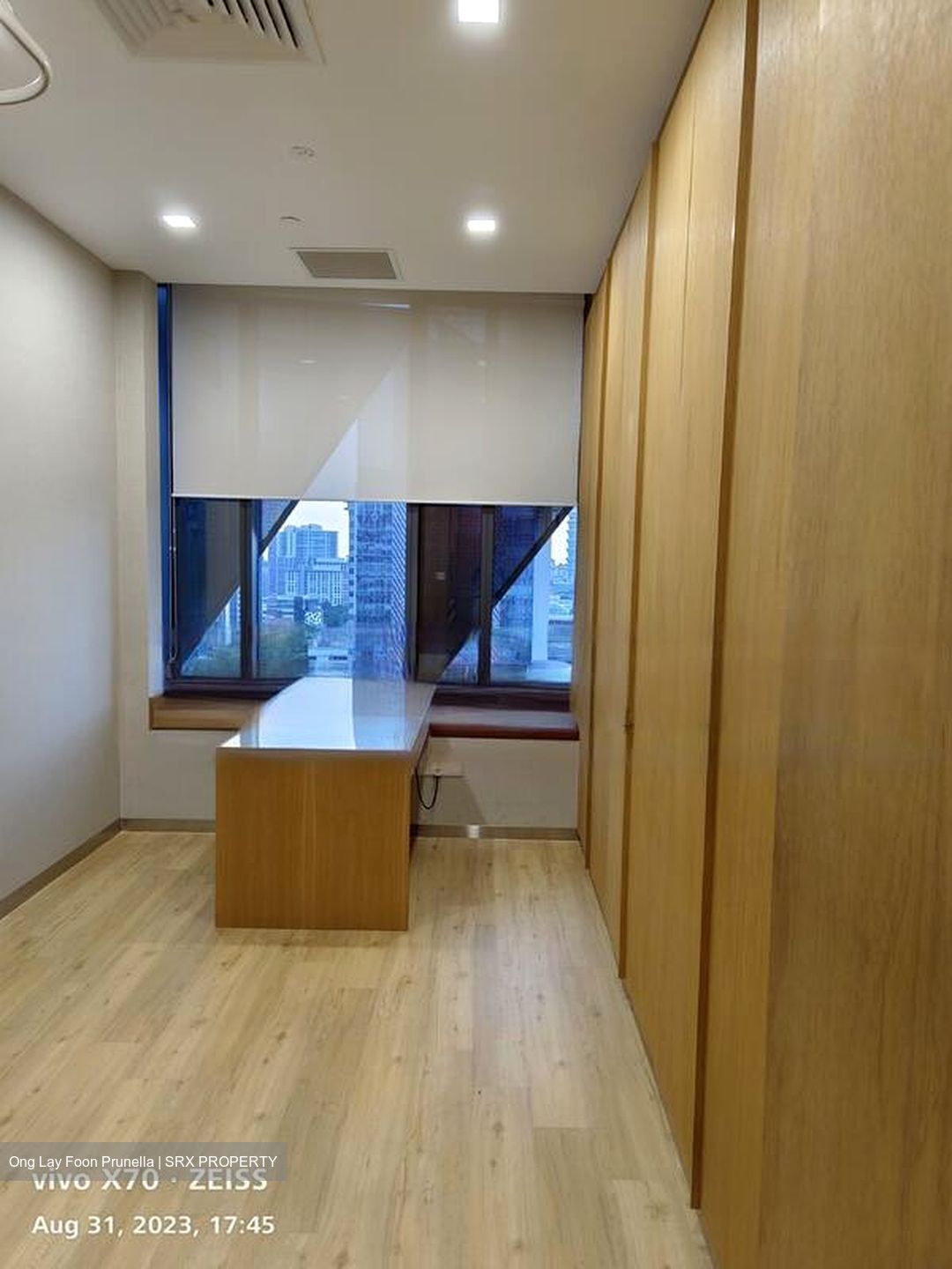 Connexion (D8), Retail #455602881